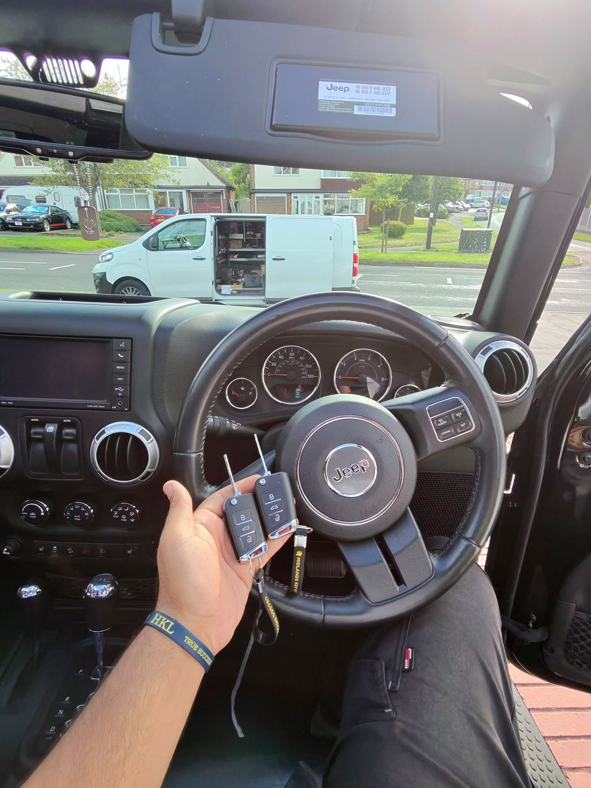 Mobile auto specialist attending a customer at their vehicle